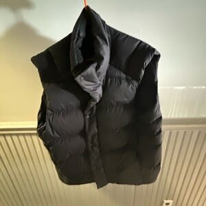 Black Men’s Lululemon Puffer Vest